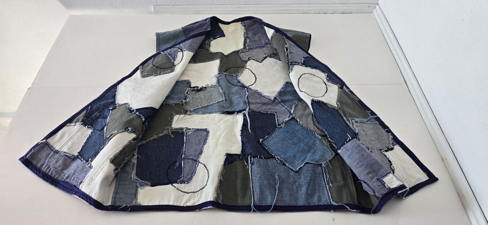 Vintage Denim Peace Sign Vest w/ Patches & Pockets *RARE* Frayed “Homemade” L