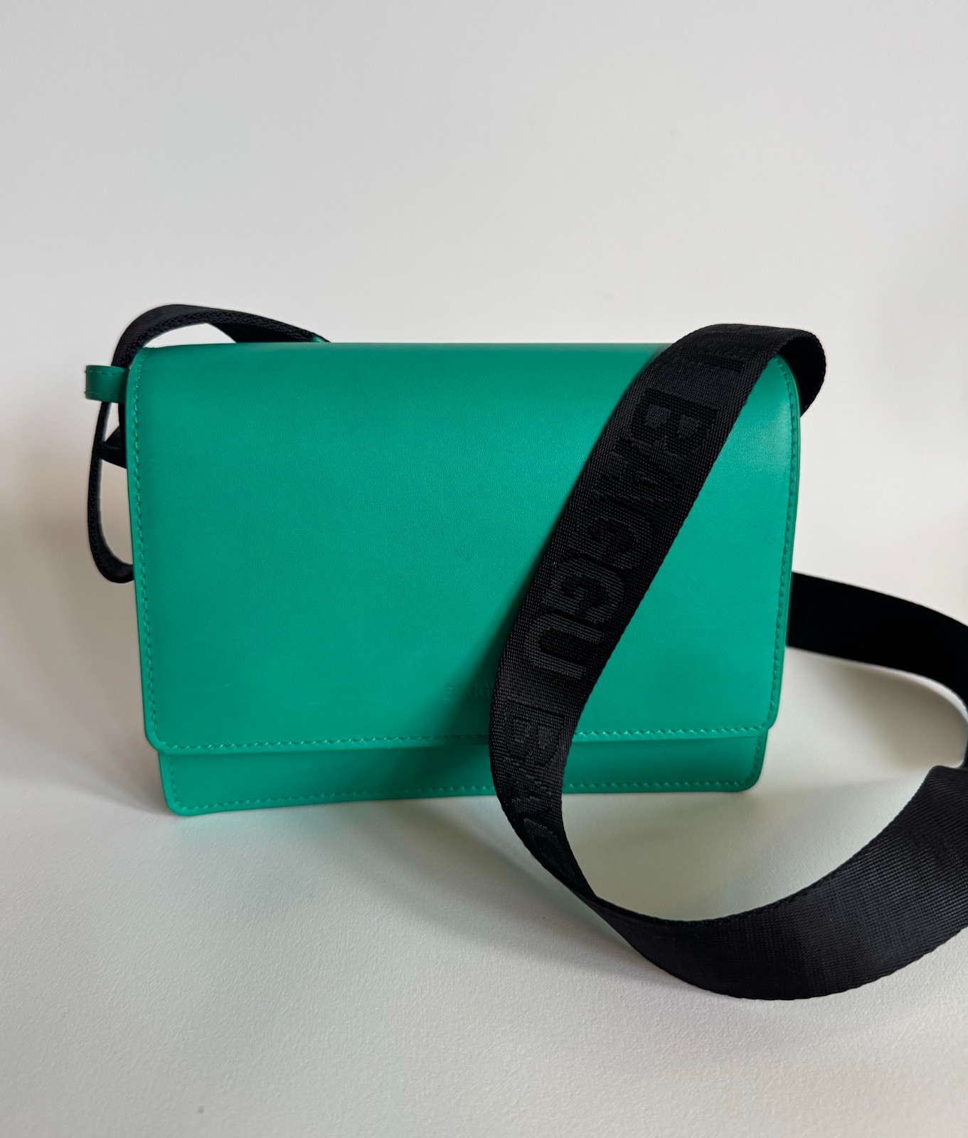 Rare Baggu Leather Crossbody “Small Block Purse” in Jade with Adjustable Strap