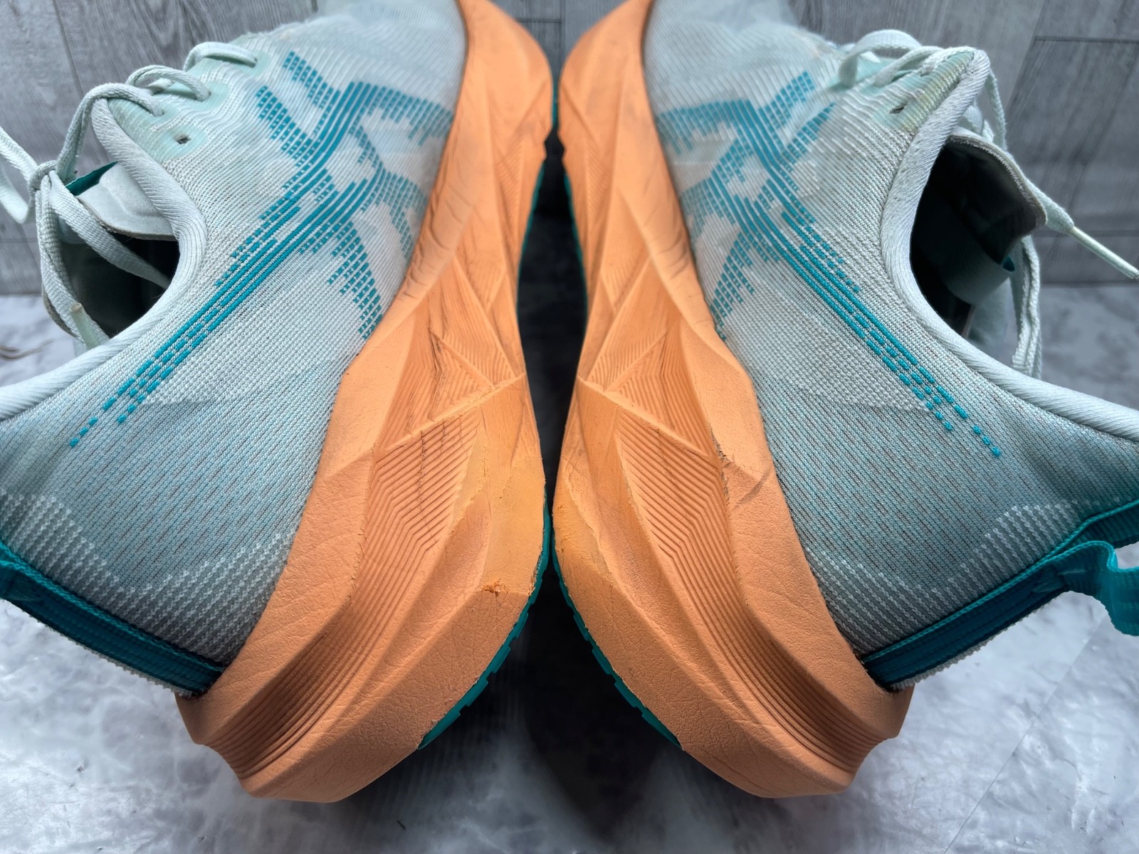 Asics Novoblast 5 Sneakers Men 14M Running Shoes Green Orange Athletic Trainer
