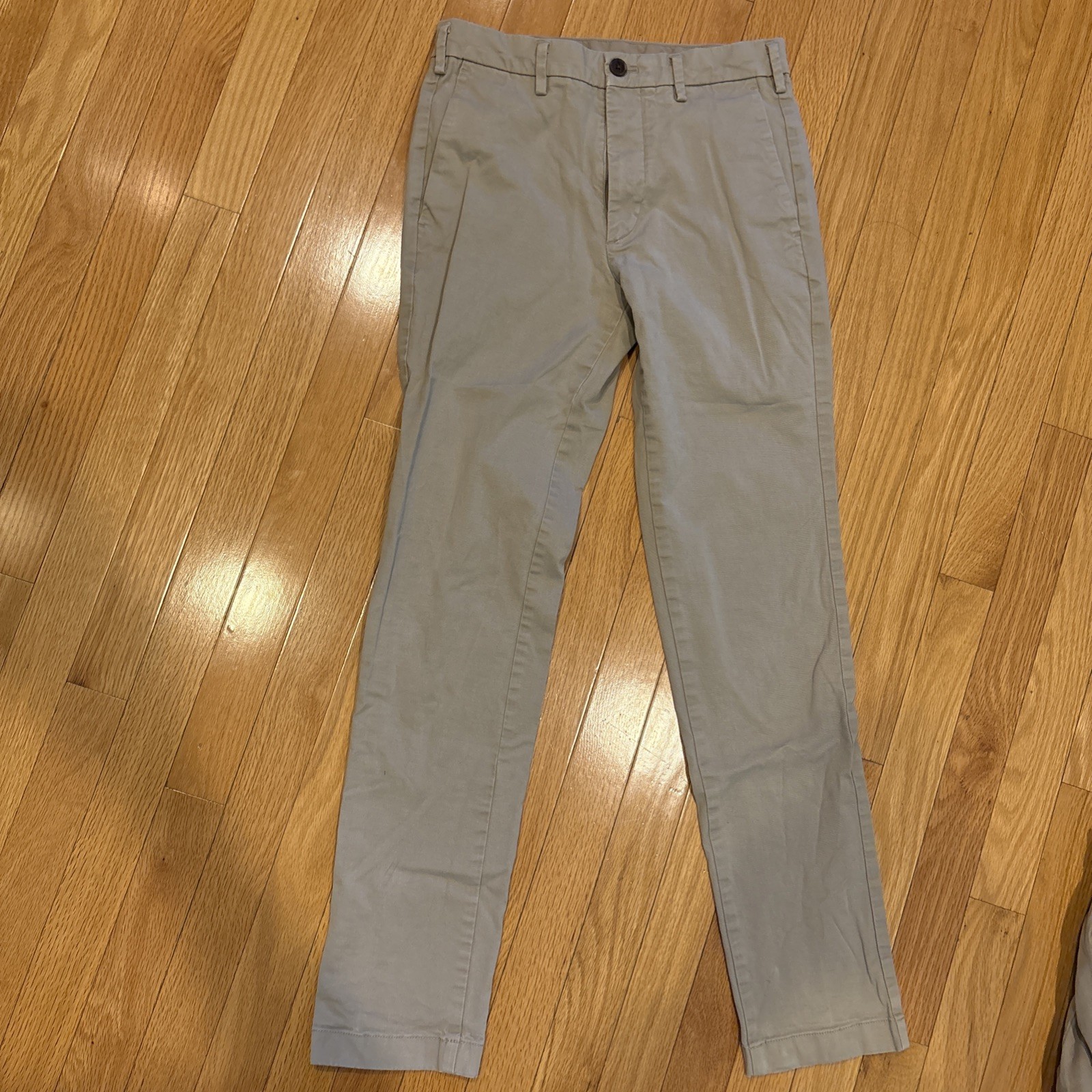 Uniqlo Men’s 28 Inch Slim Chino Pants 29.5” Inseam Beige 97% Cotton 3% Spandex