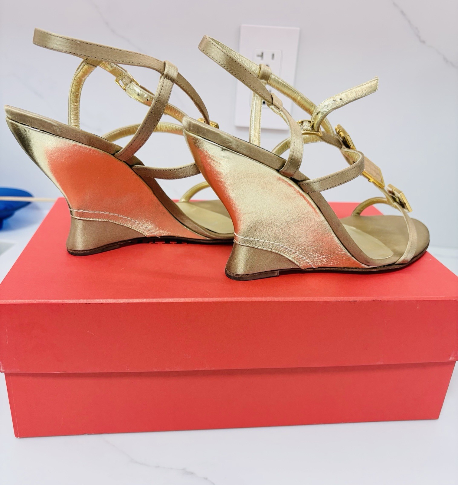 Claudia Ciuti Italy Leather T-strap Wedge Gold Sandals Alligator Skin Pattern 8