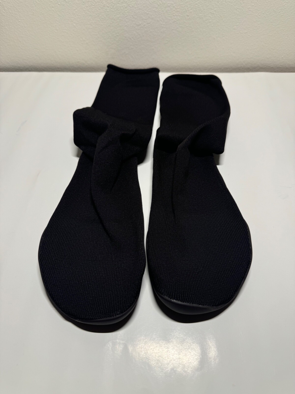 YZY Pods Yeezy Size 2 (Mens Size 9-11 US) YZYPODBLK Brand New In Bag