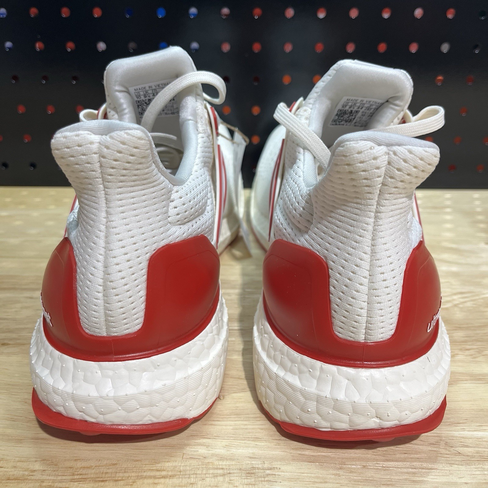 Adidas Ultraboost 1.0 Chalk White Red JR3149 Men’s Sneakers Size 10 NEW