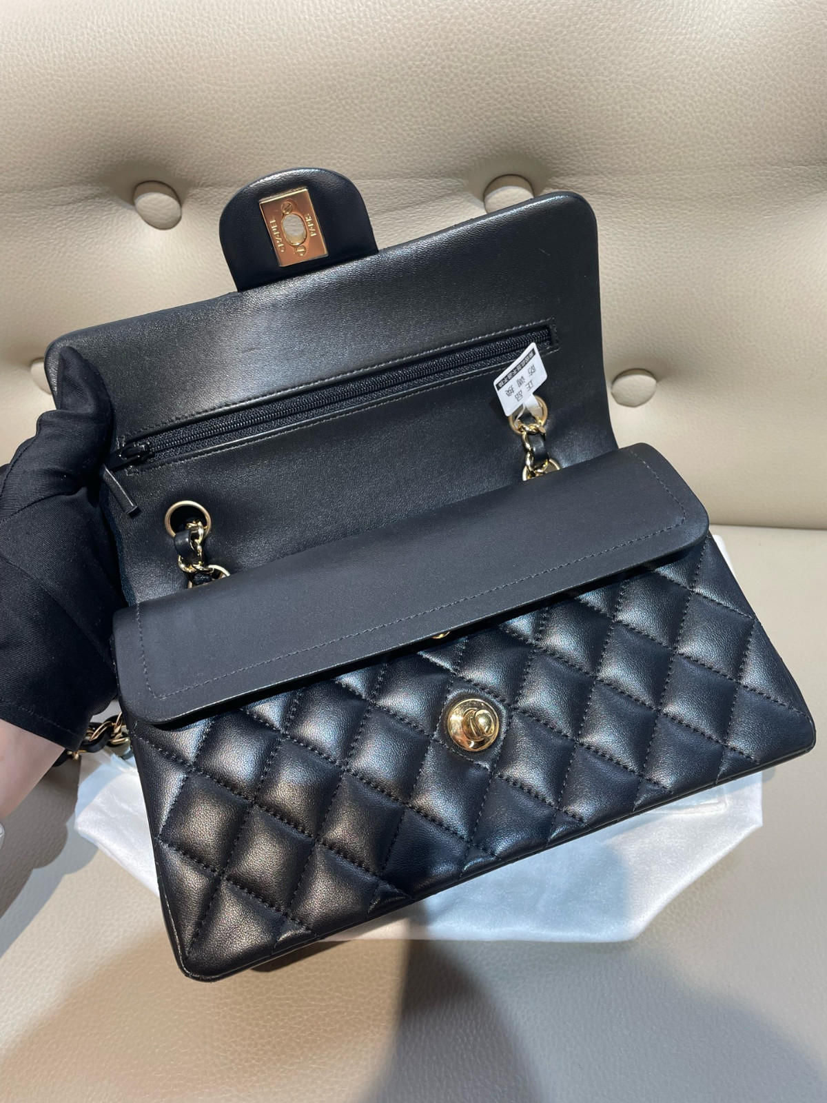 Chanel Small Classic Flap Black Cowhide Crossbody Bag( 23×14.5×6)cm