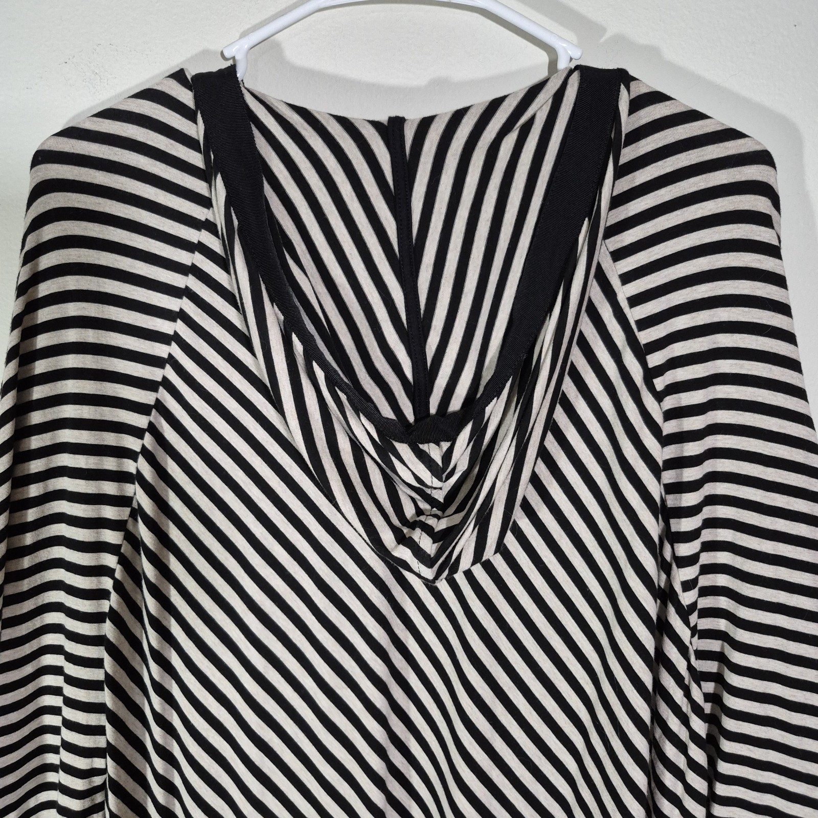 Shannon Passero Pullover Top Hoodie Size S/M Black And Beige Poncho Style Modern