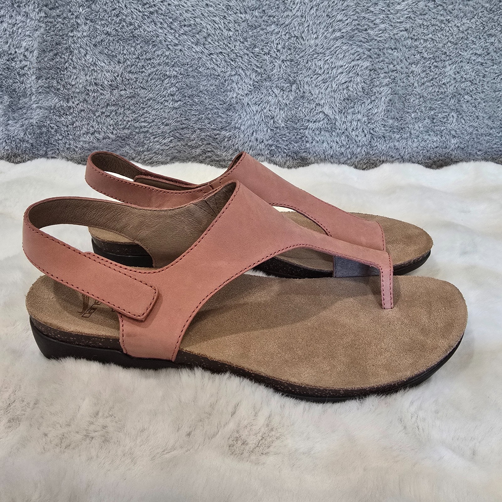 Dansko Reece Rose Nubuck Leather Thong style Sandals Women’s Size 42 or US 11.5
