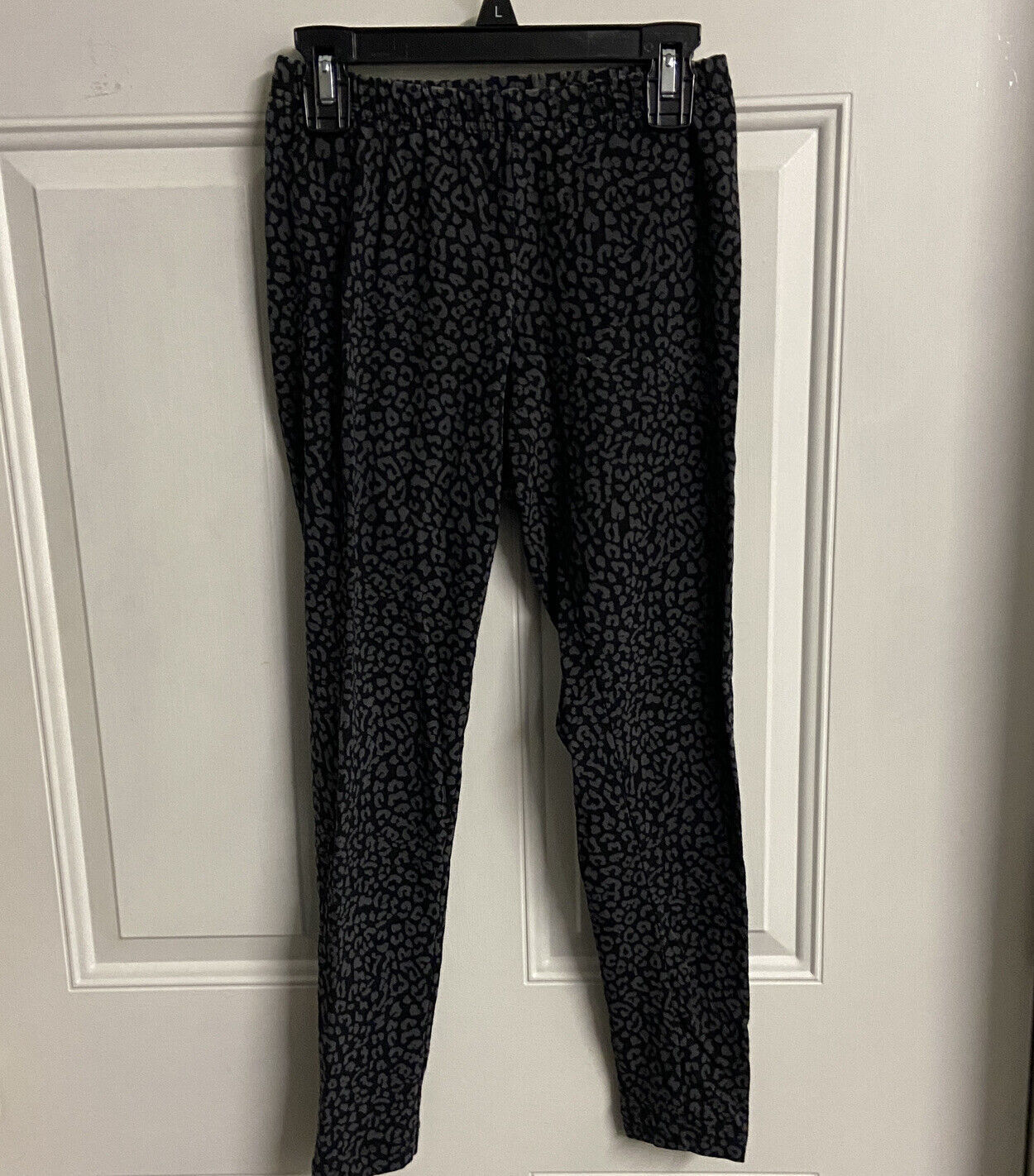 Old Navy Leggings Womens Small Black Gray Animal Print Stretchy Athleisure Comfy