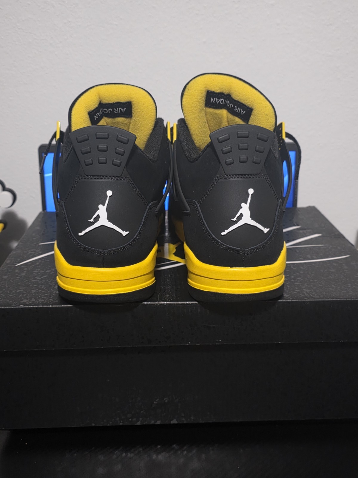Air Jordan 4 Retro “THUNDER” 2023 – Size 12 – dh6927 017 (11617-21)