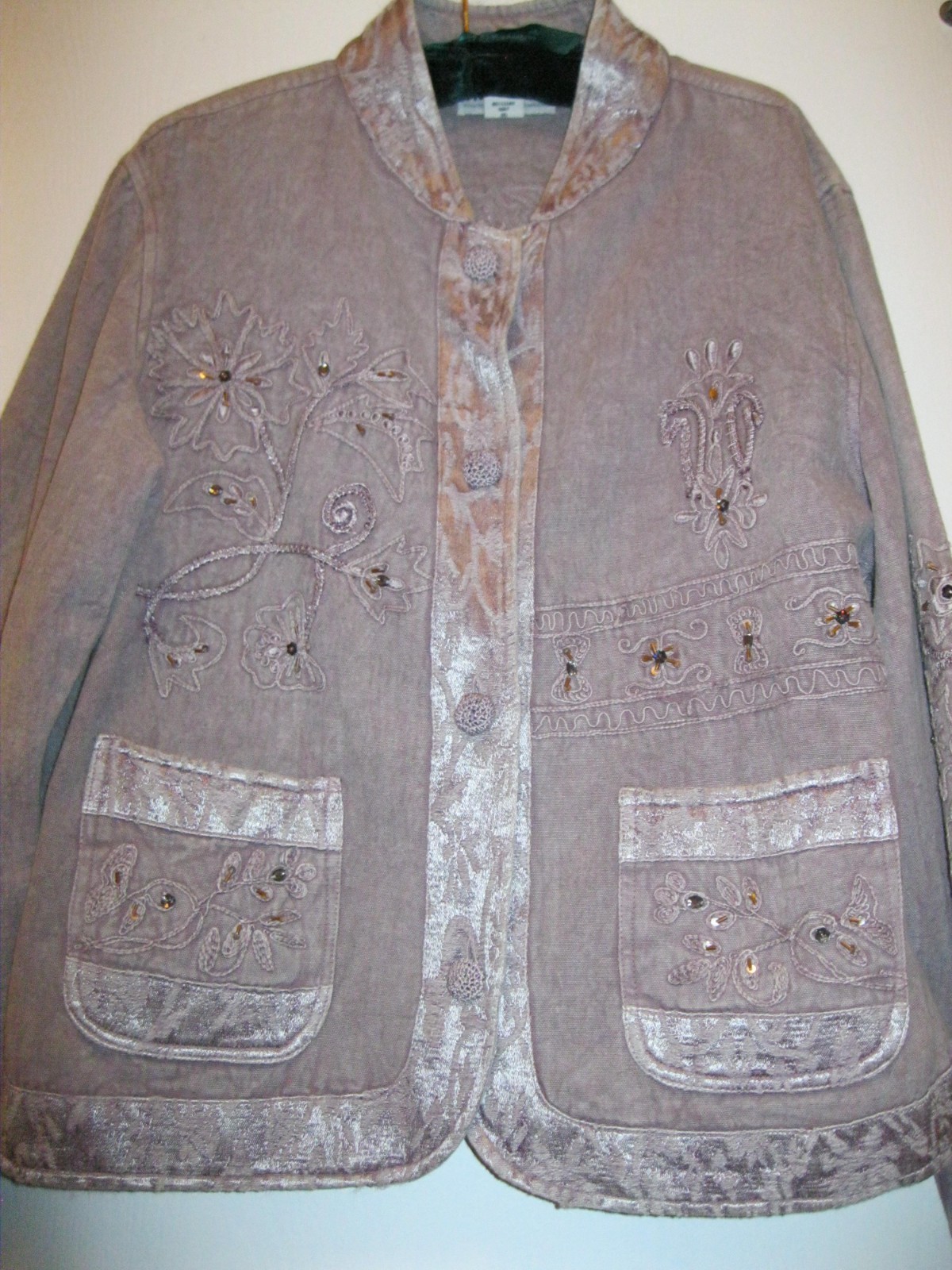 FLASHBACK LABEL, TAN COLORED COTTON JACKET, W/ COLLAR & BEADS, SZ M.