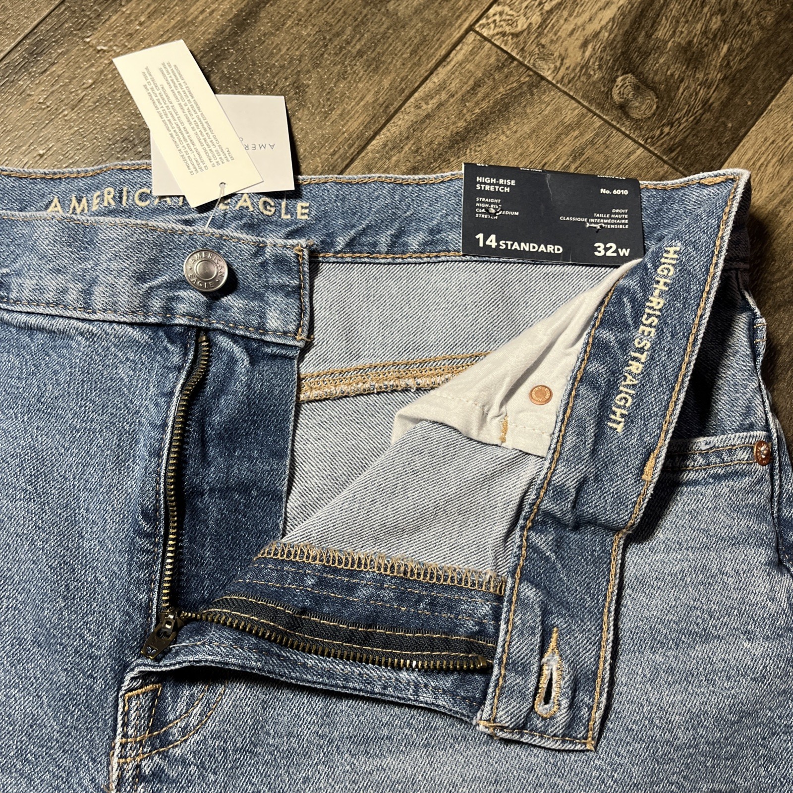 American Eagle Strigid Curvy Mom Jeans Women’s 14 Faded Ways Blue NWT Stretch