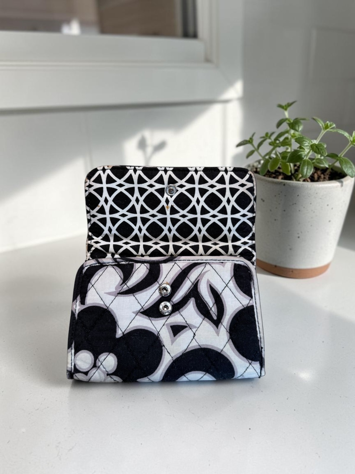 Vera Bradley Fold‑Out Cloth Wallet Black White Snap Side Zip 8 Card Slots