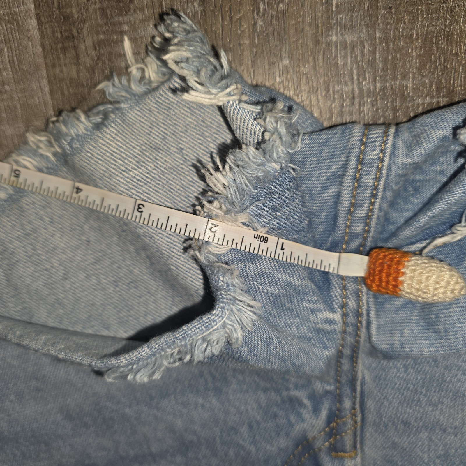 Levi’s 501s Cut Off Jean Shorts Size 26″ × 2″ Medium Wash Denim Womens Cotton