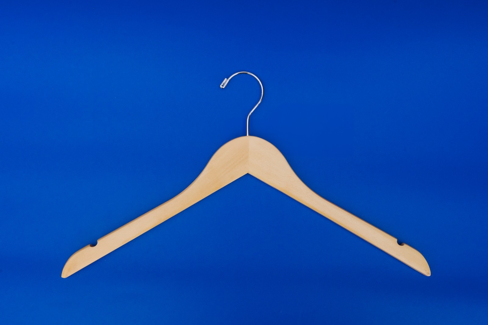 WOOD HANGER 17 IN. TOP HANGER / CASE OF 25