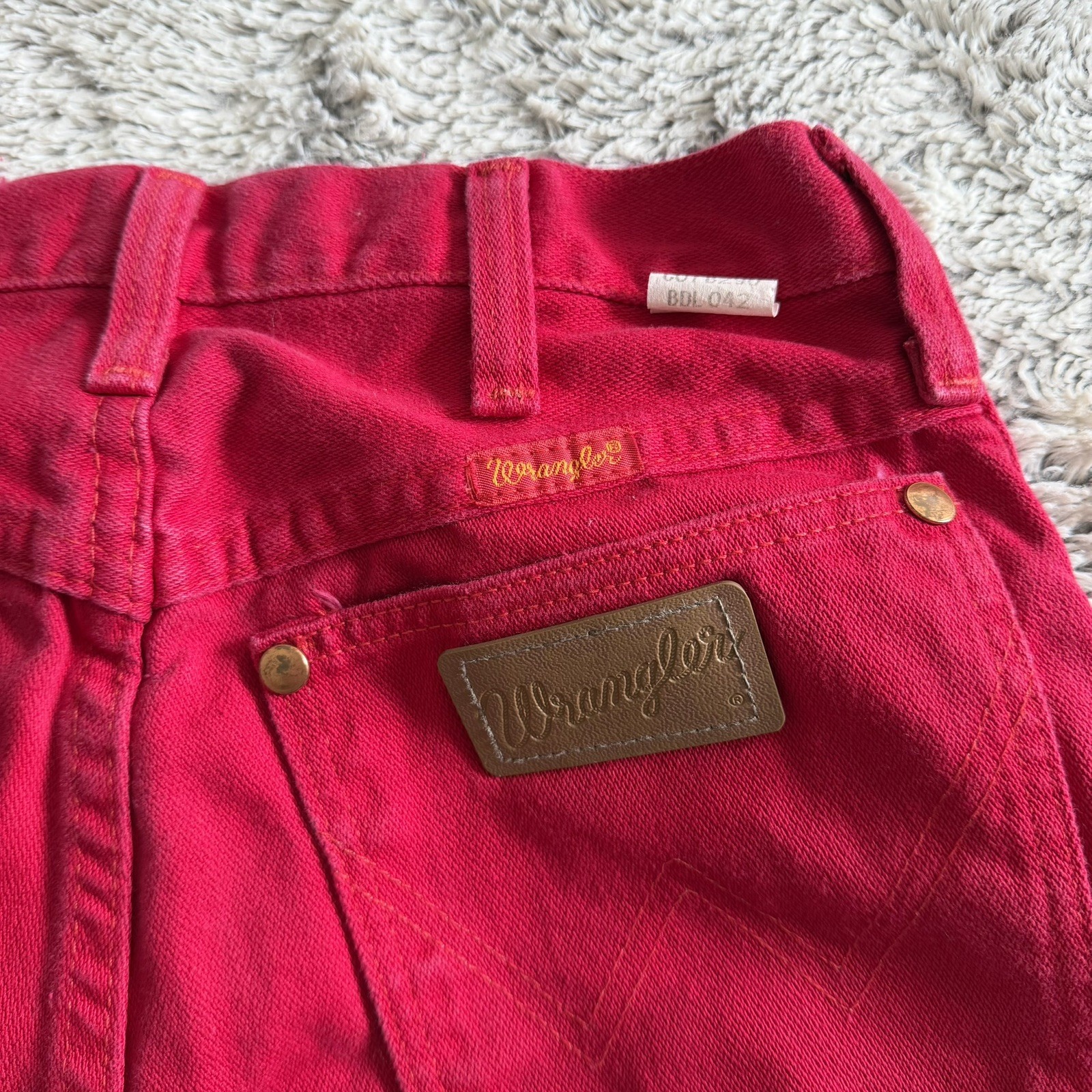 Vintage 80’s Wrangler Slim Straight Leg Red Jeans Women 7×34 Made in USA 14MWZMR