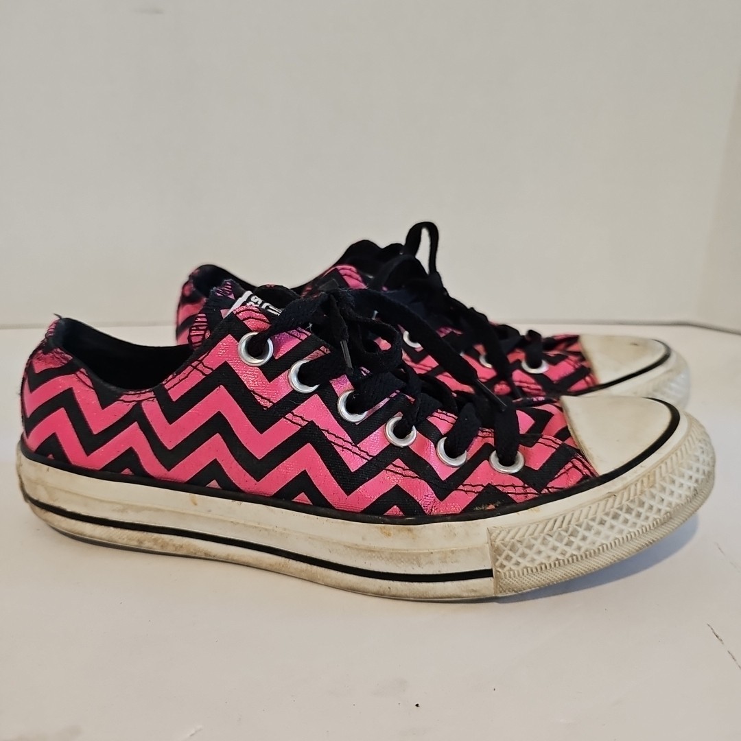 Converse Lows Pink Black Zig Zag Shoes Size 5 Men 7 Women