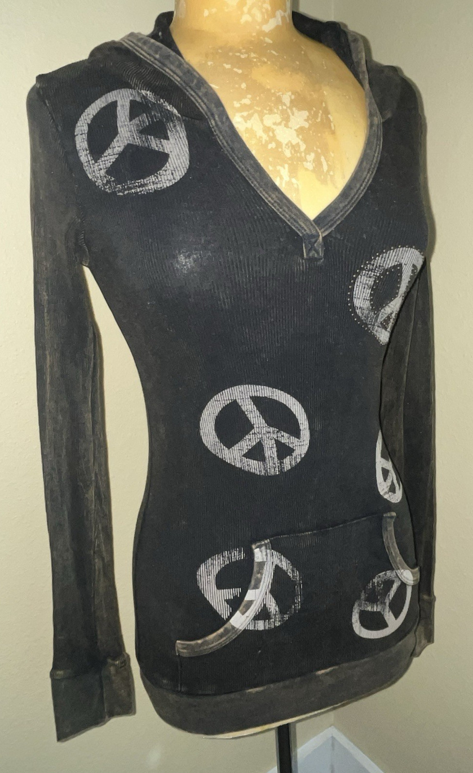 Womens Brown Hoodie Shirt Sz M PEACE Sign Studs Ribbed Kangaroo Pocket Stretch