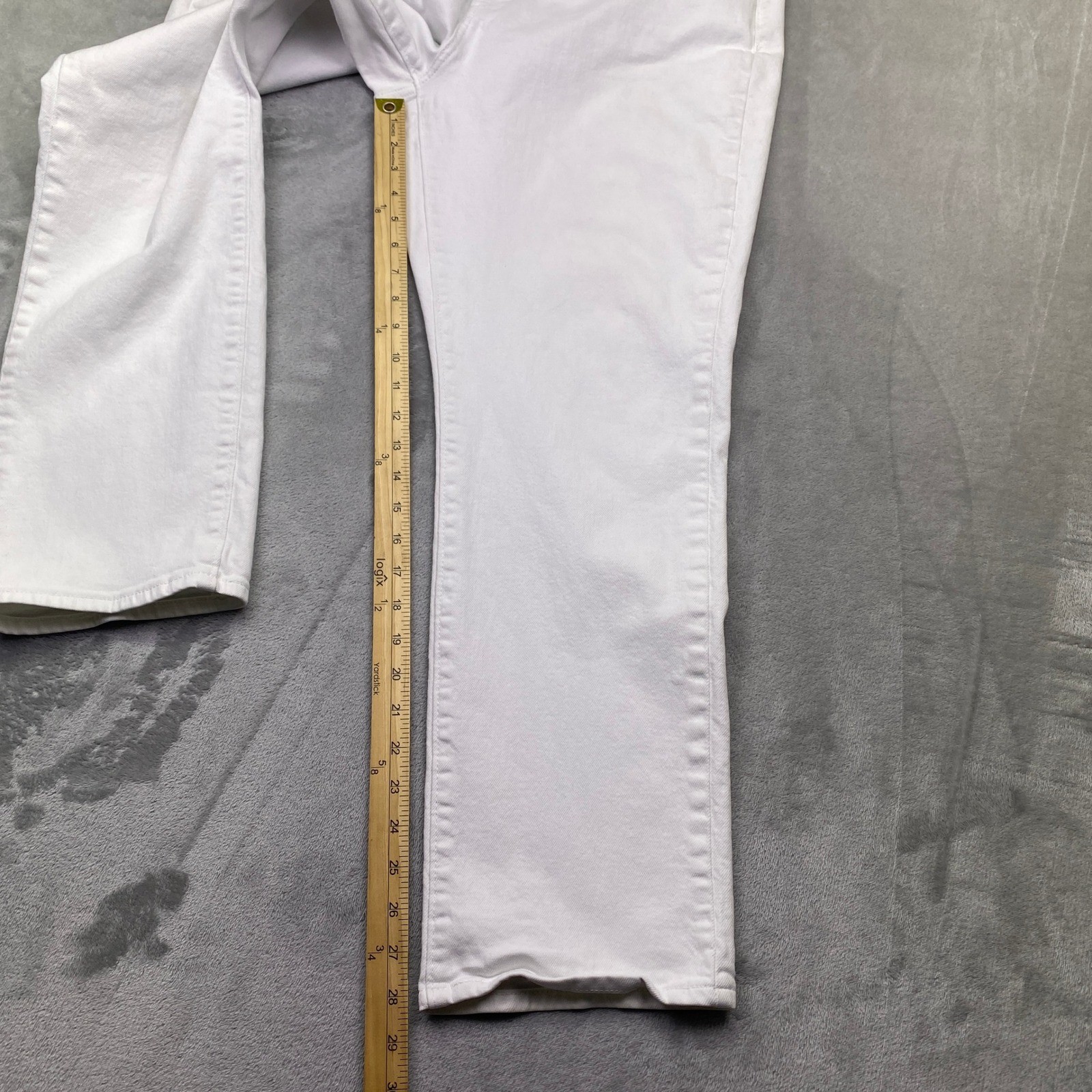Levis Classic Straight Leg White Jeans Womens Size 34 Grunge Preppy Retro