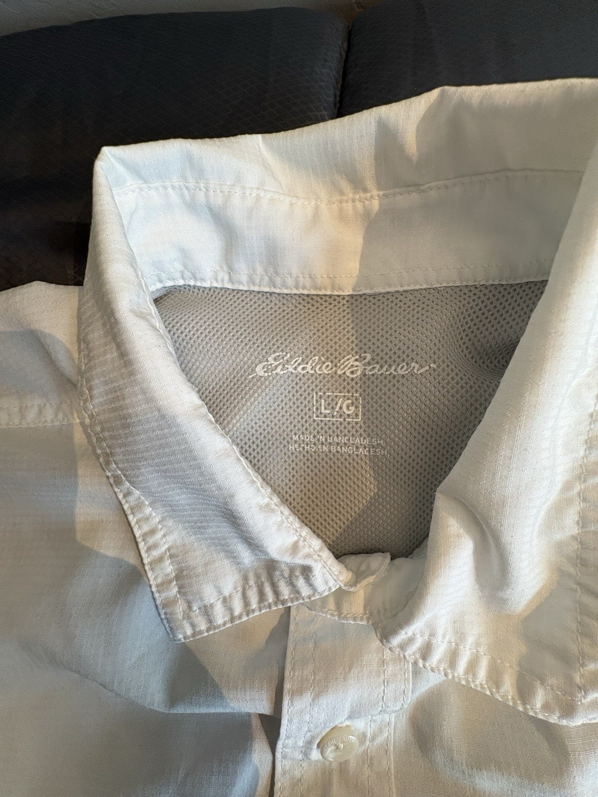 Eddie Bauer Men’s L/G White Solid Short Sleeve Button-Up Fishing Shirt.