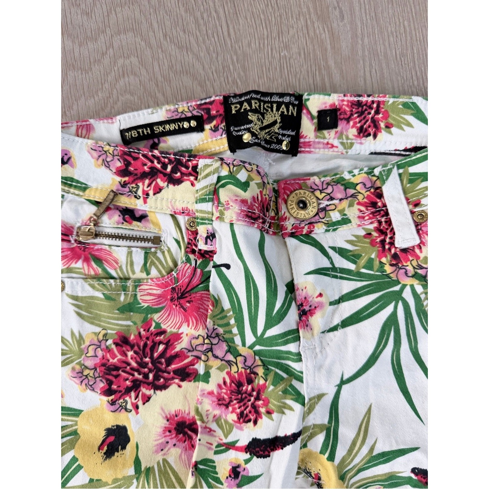 New Y2K Floral Print Skinny Capri/Pant – White with Pink & Green size 1 waist 24