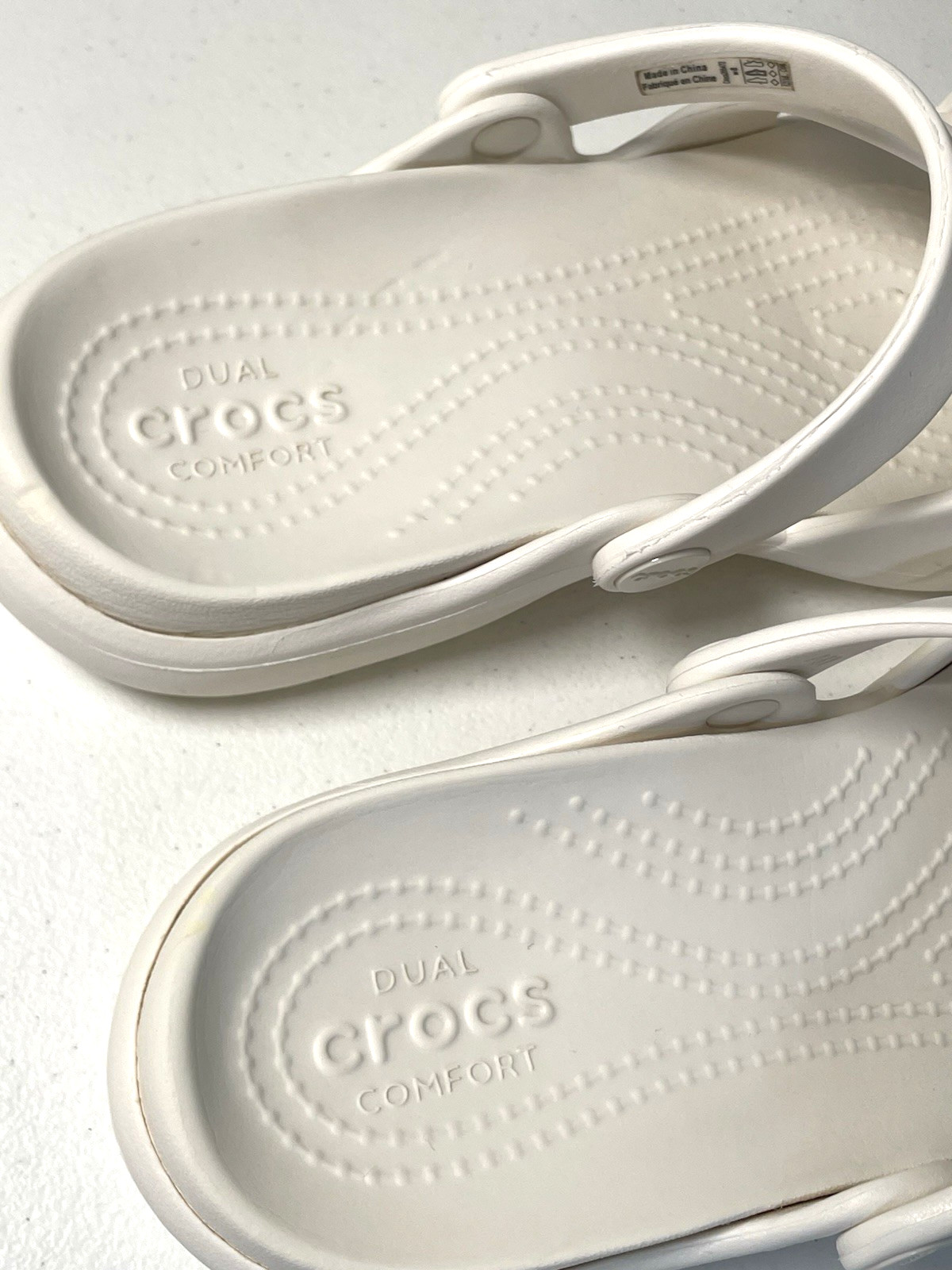 Crocs Women’s 8 Kadee II Strappy Sandals White Casual Flats Shoes Beach Summer