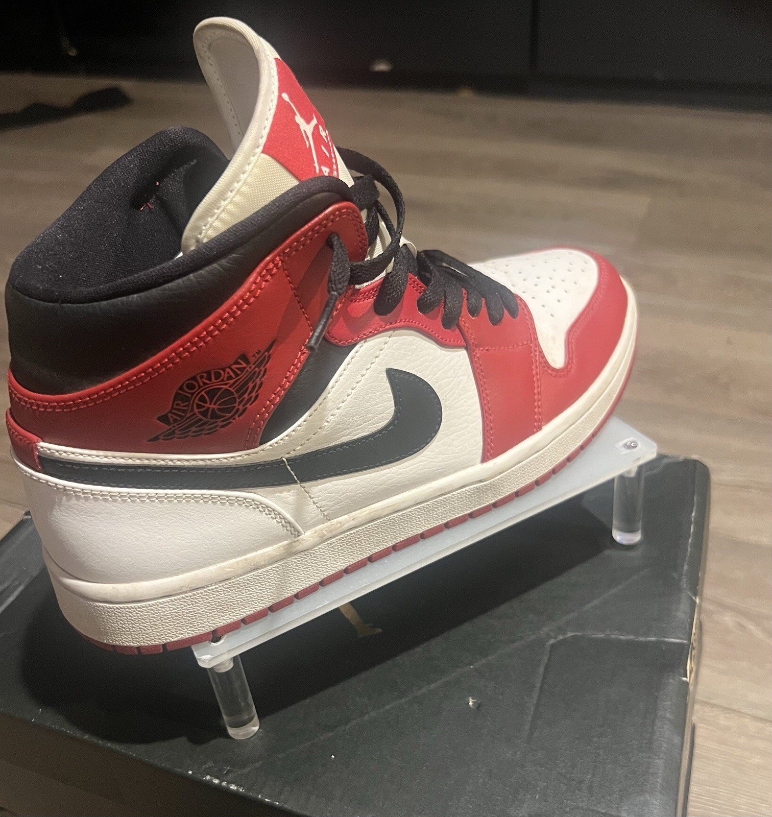 Jordan Air Jordan 1 Mid Chicago White/Gym Red/Black 554724-173 2020