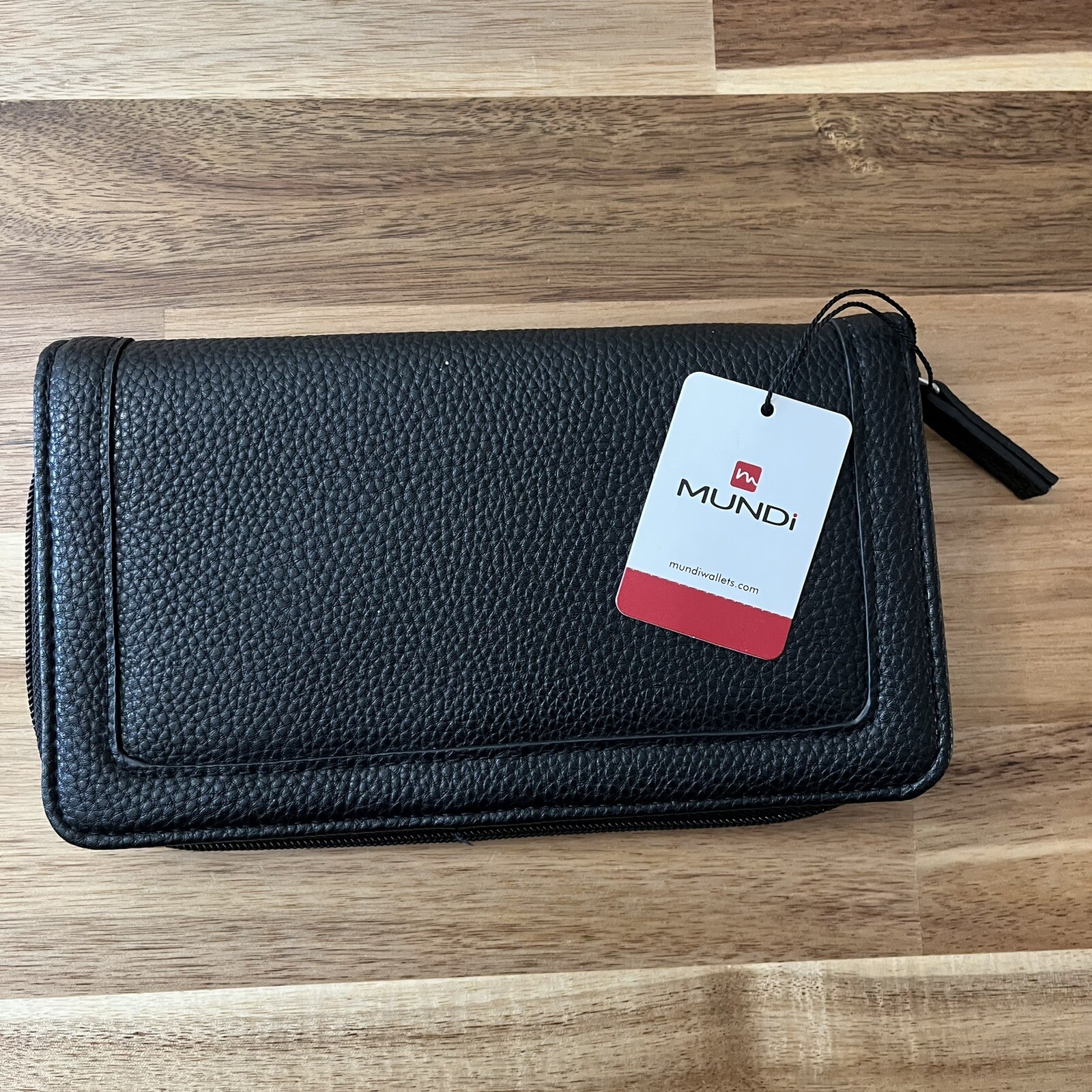 Mundi PVC Faux Leather Black Zip Wallet 7.5×4.5×1 NWT
