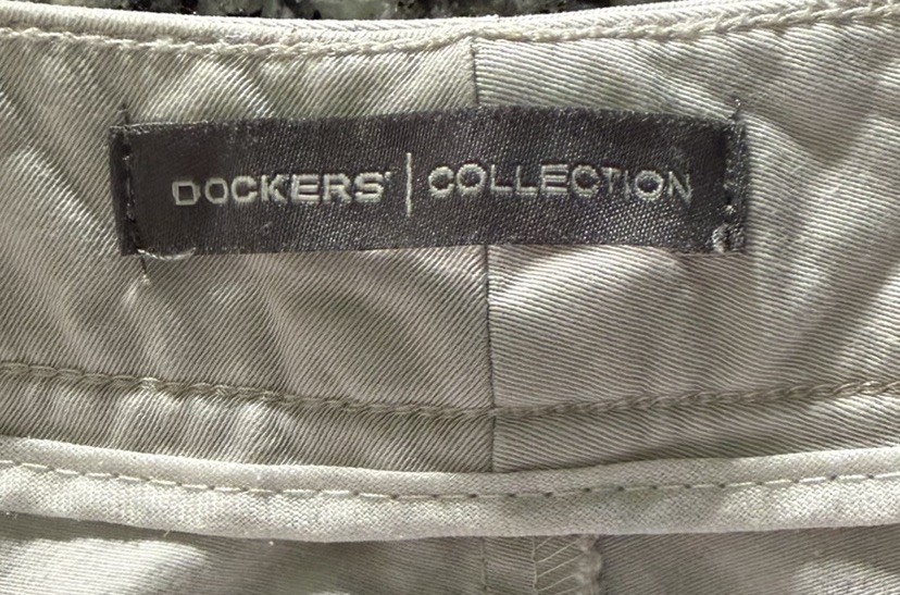 Docker’s Collection Women’s Size 16 Shorts, Flat front, Pockets, Buttons, Beige