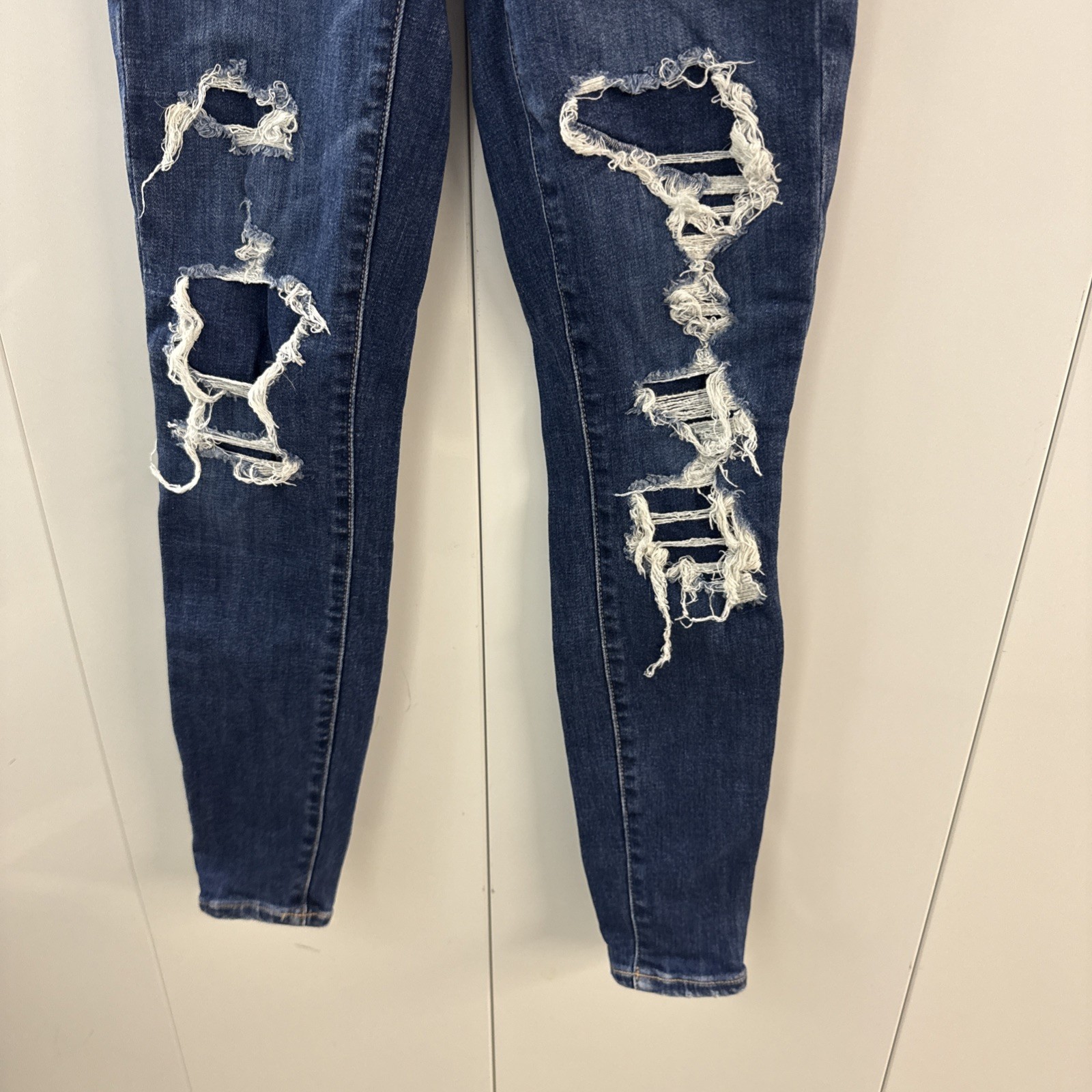 American Eagle Next Level Stretch Women’s Low Rise Jeggings Size 0 Distressed