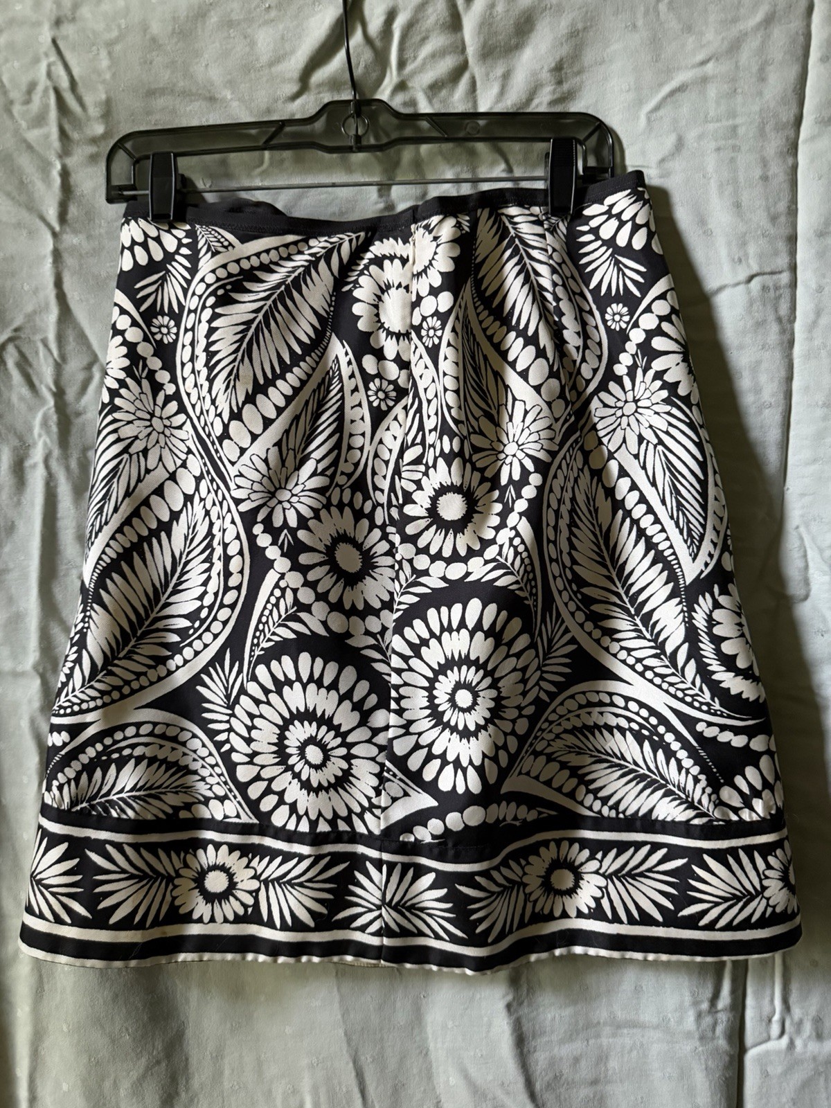 Black And White Size 4 Banana Republic Silk Above The Knee Skirt