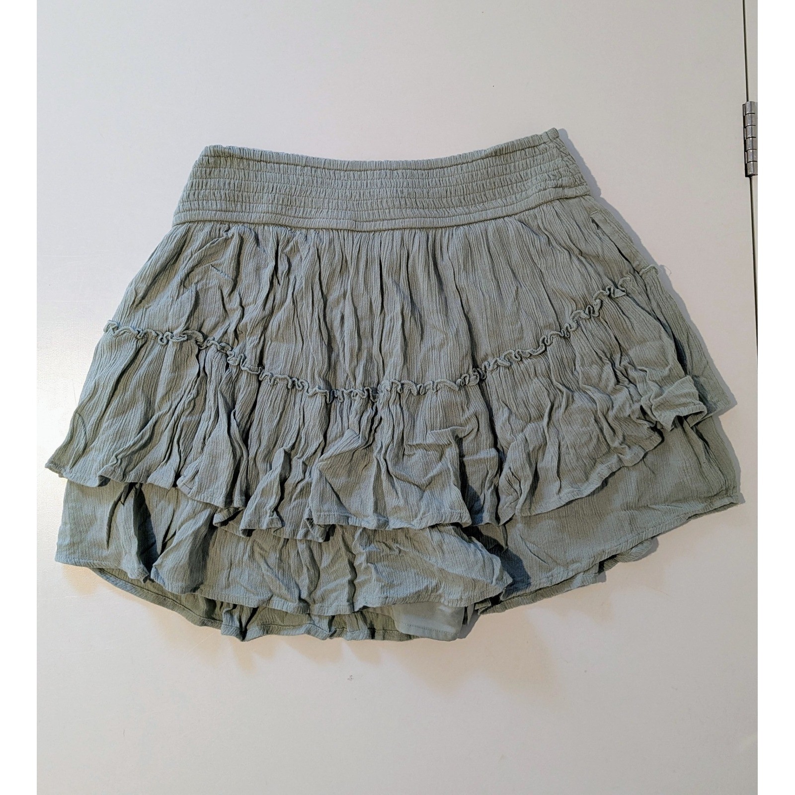 Hollister Sage Green Smocked Tiered Ruffle Skort Mini Skirt with Pockets Large