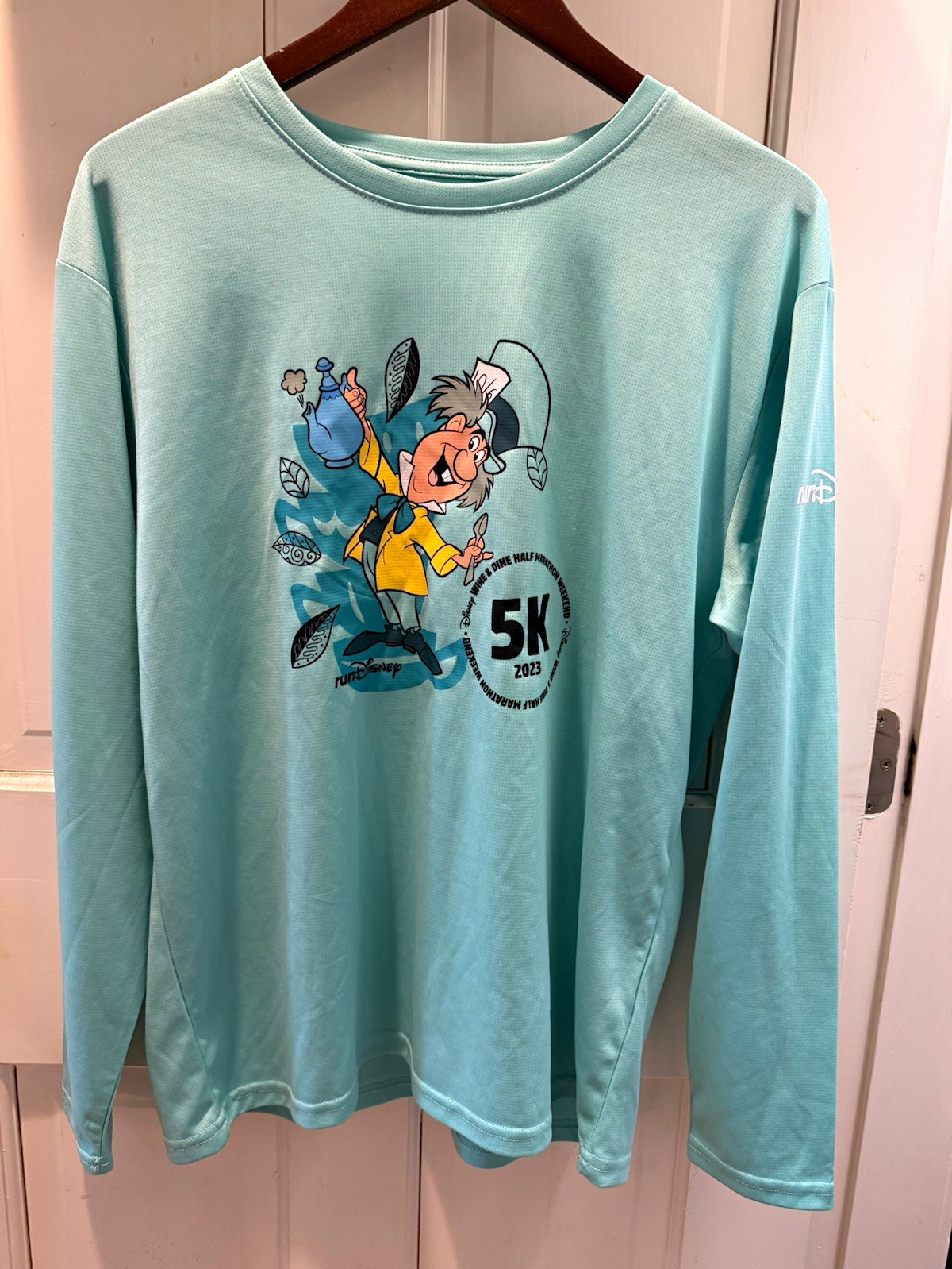 runDisney 2023 Wine & Dine 5K Mad Hatter Performance Long Sleeve Shirt Large