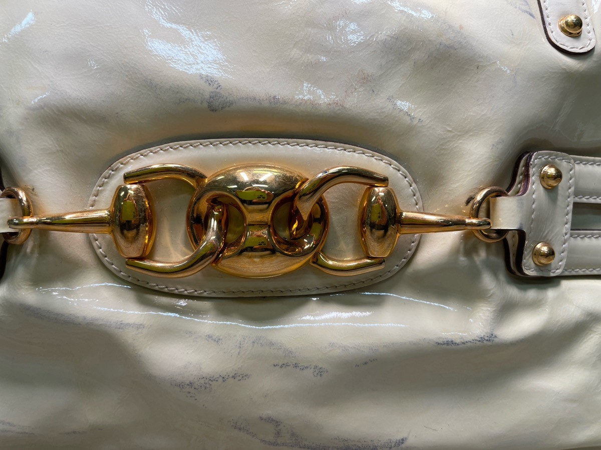 Gucci White Patent Leather Horsebit Shoulder Bag – Authentic (I-12543)