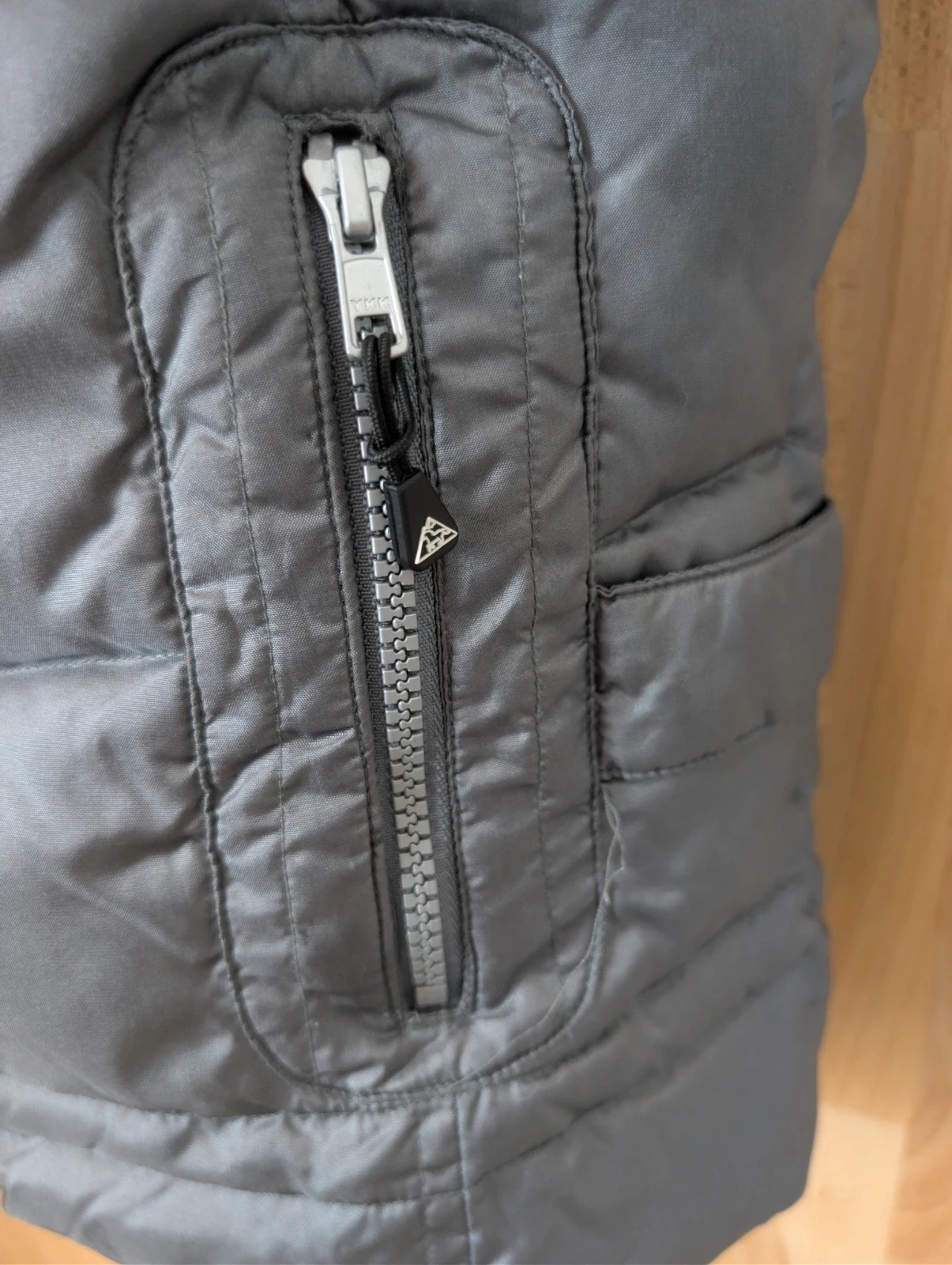 Mountain Horse grey down/feather padded hooded gilet. Womens Small. DN2047