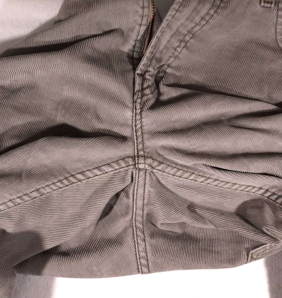 Levi’s 559 Khaki Gray Corduroy 30×32 Mens Relaxed Straight Leg Y2K ~ Light Wear