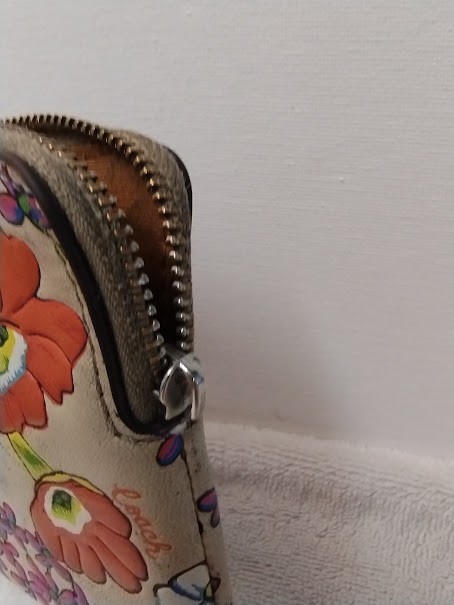 Pre Owned COACH Floral Corner Zip Leather Wristlet Clutch brkn zipper