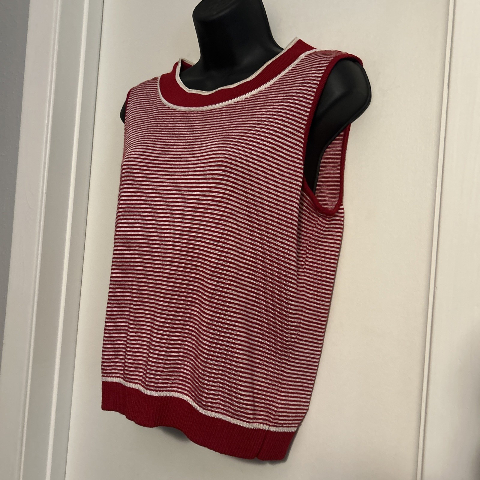 St.John Red White Striped Sleeveless Knit Top Mock Neck Rayon Wool blend Size M