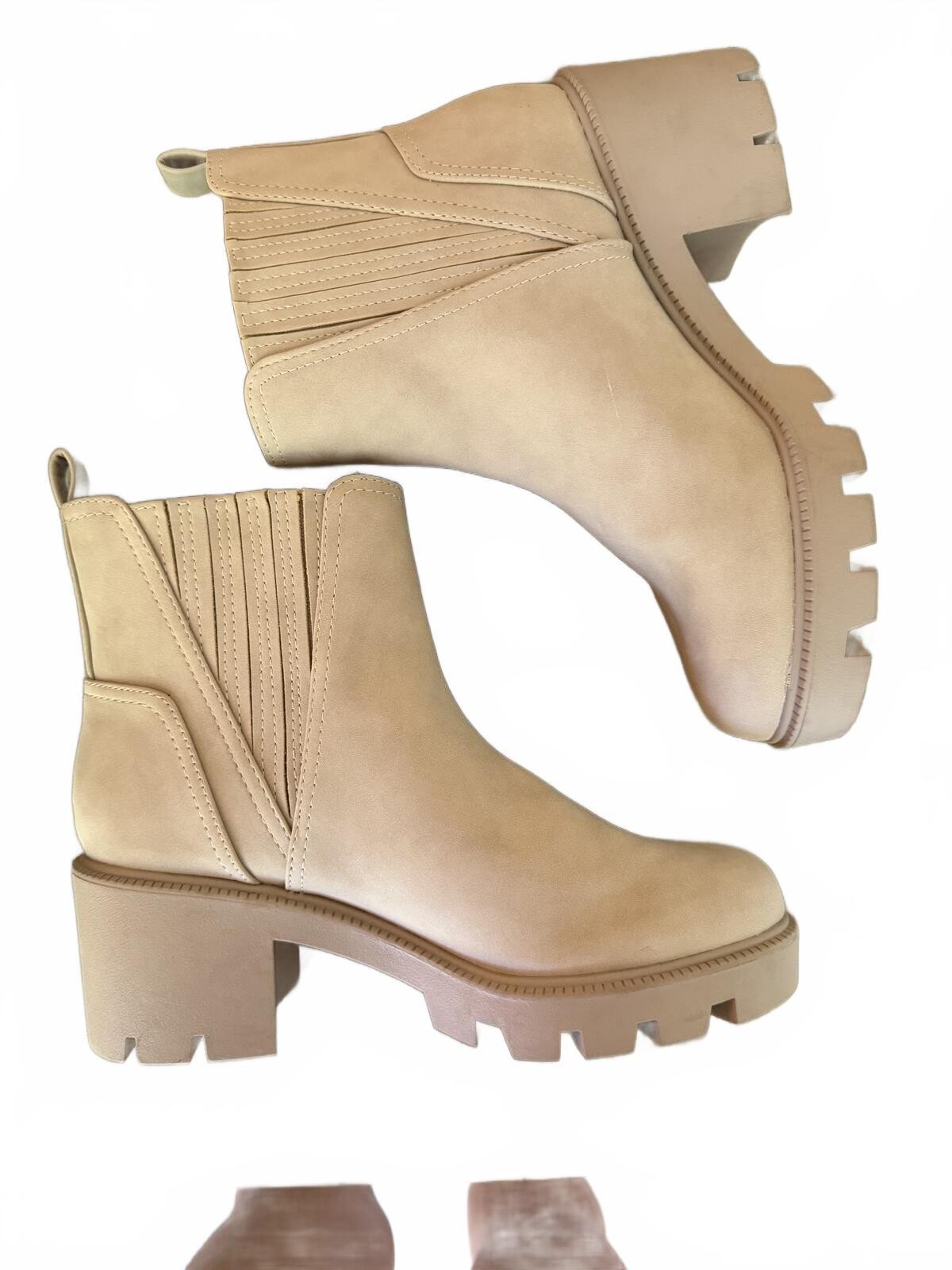 DV Dolce Vita Noel Chelsea Ankle Boots Beige Lug Sole Size 9 Pull-On Platform