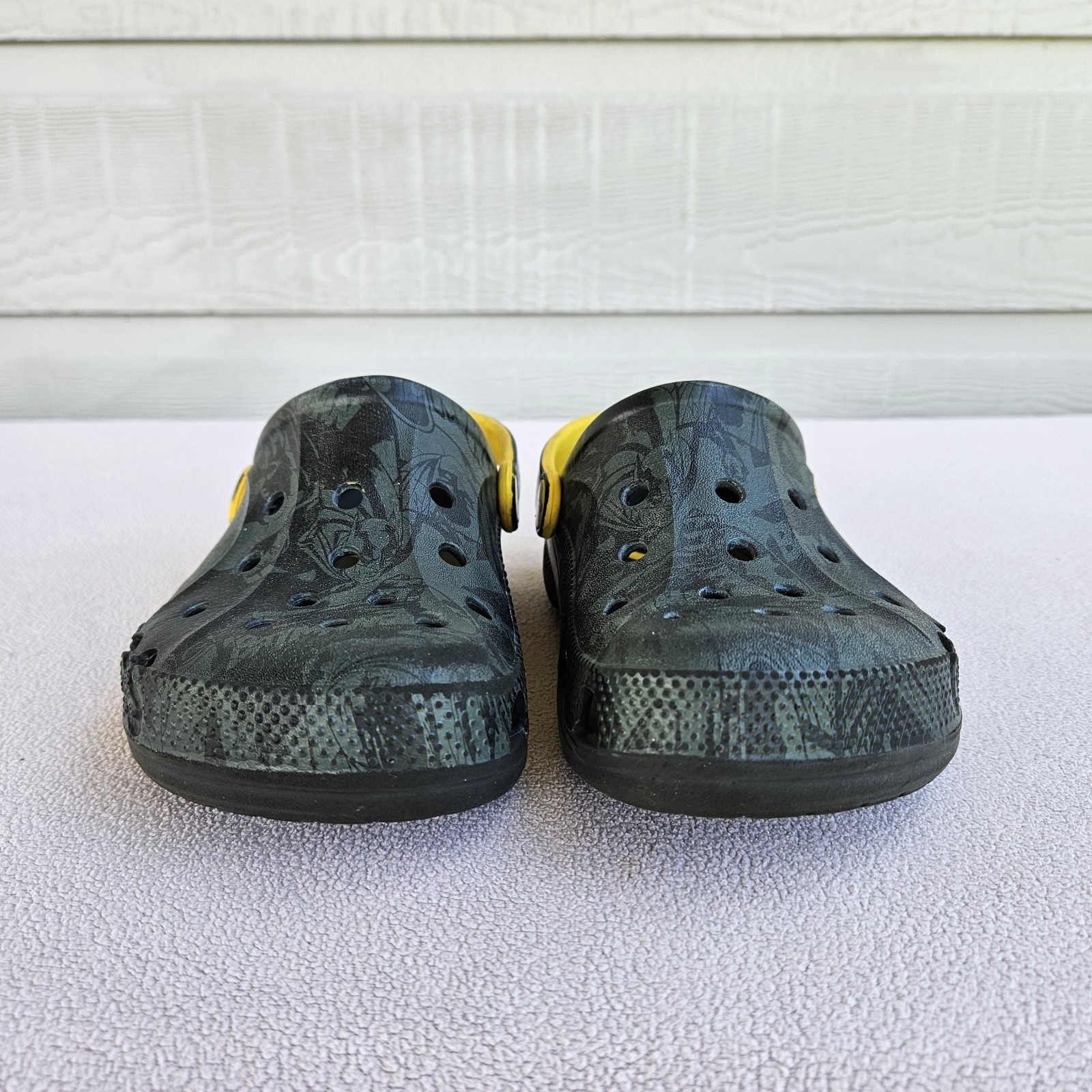 Crocs Baya Clog Boy SZ J1 Slip-On Black Batman Superhero Water Resistant