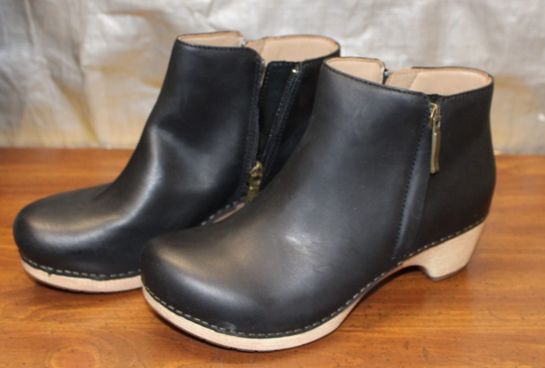 Dansko Lizanne Black Oiled Pull Up Women’s Boots, Size 37 (US 6.5)