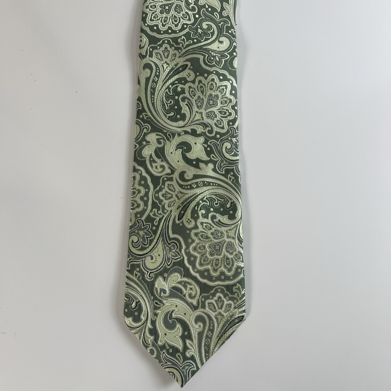 BERGAMO – NEW YORK / Fresh Shades of Green Exotic Floral Fantasty Poly Tie