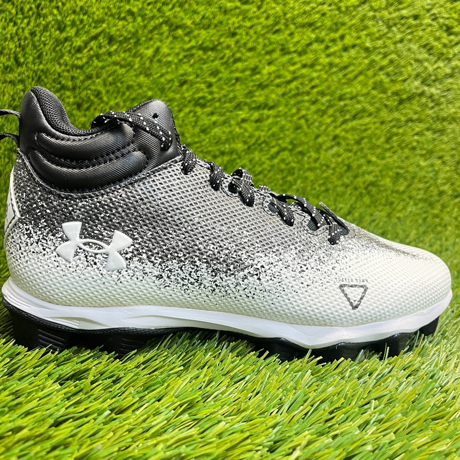 Under Armour Spotlight Franchise RM 2.0 Boys Size 4.5Y Black Football Cleats