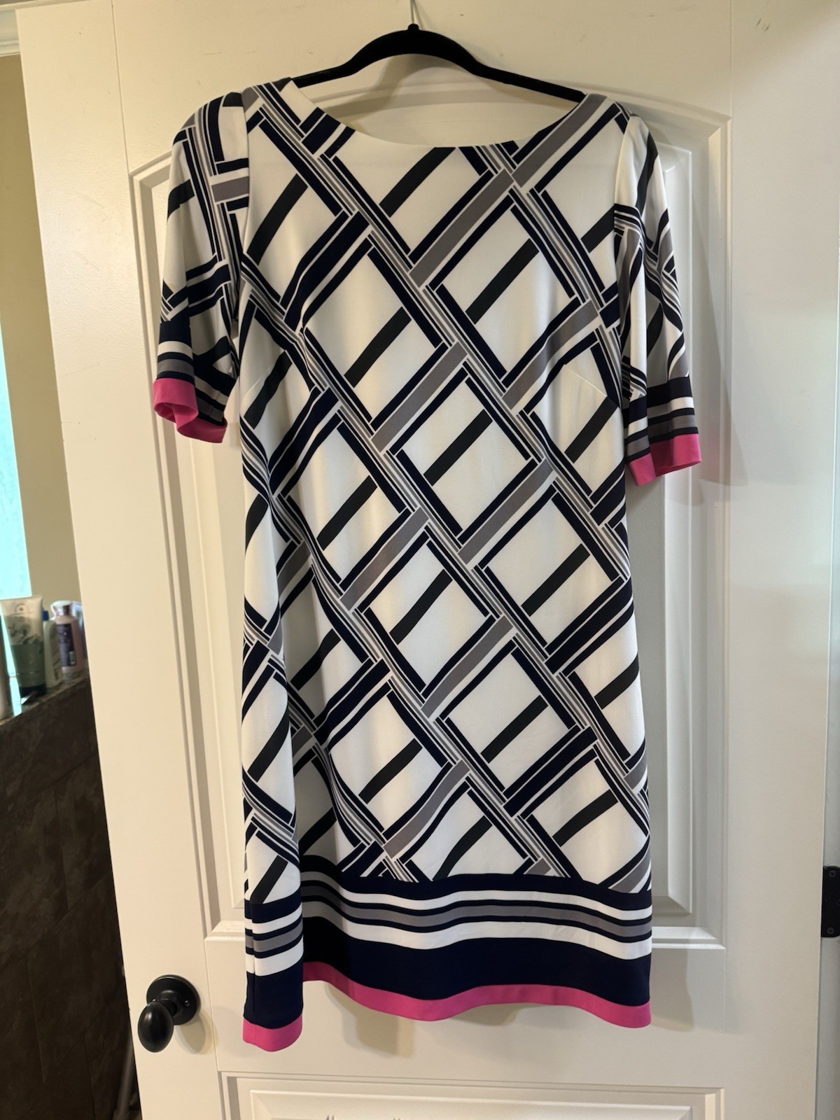 Vince Camuto Shift Dress 10 Geometric Black White Pink Boat Neck Short Sleeve