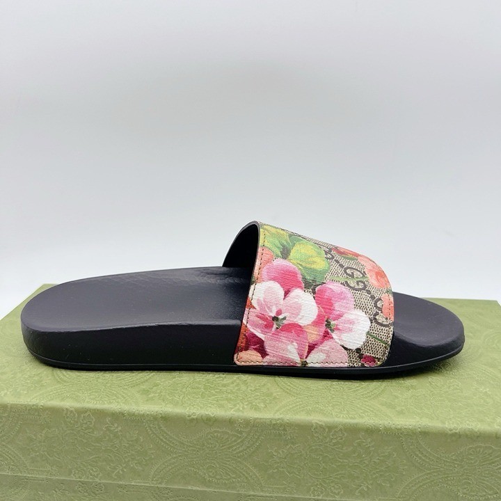 Gucci GG Bloom Supreme Floral Slides Sandals Womens EU 37 US 7- Authentic