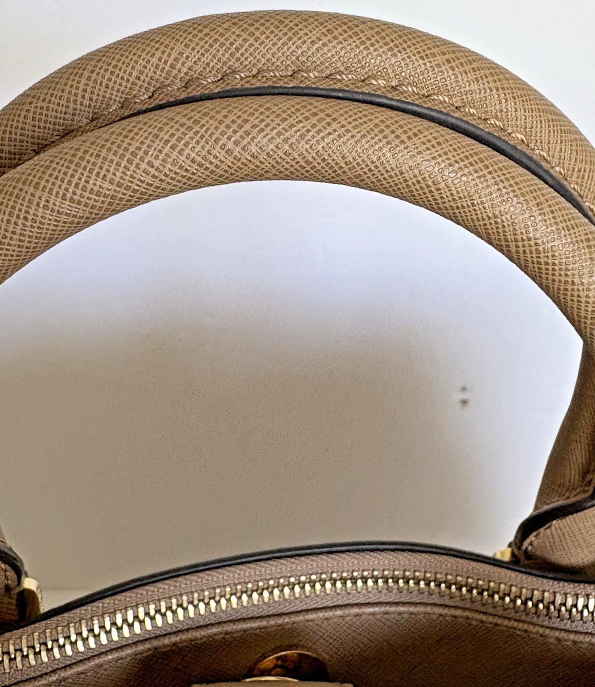 Michael Kors Savannah Saffiano Leather Large Handbag Excellent W Dust Cover Tan
