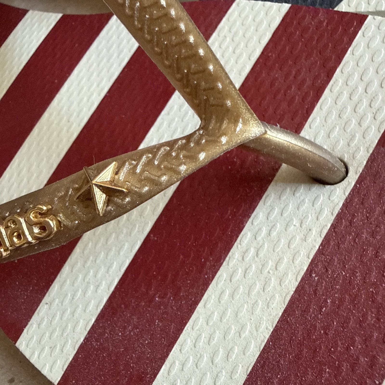 Havaianas Slim US Flag with Gold Straps and Metal Logo 39/40 Preowned Excellent