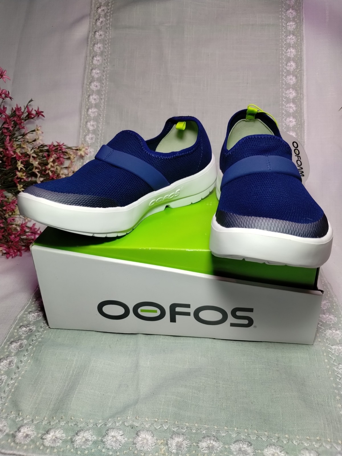 Oofos Womens Low Mesh Size 7 Navy/White Slip-on Casual Style Work Play Footwear