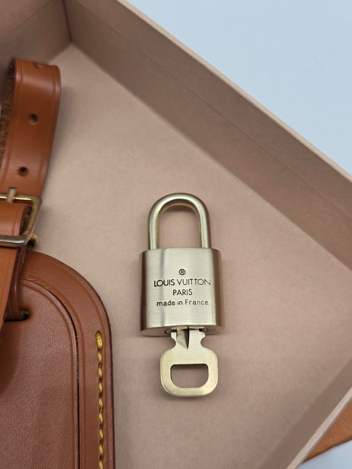 Authentic Louis Vuitton LV Large Brown Luggage Tag Gold Padlock Key w/ Box