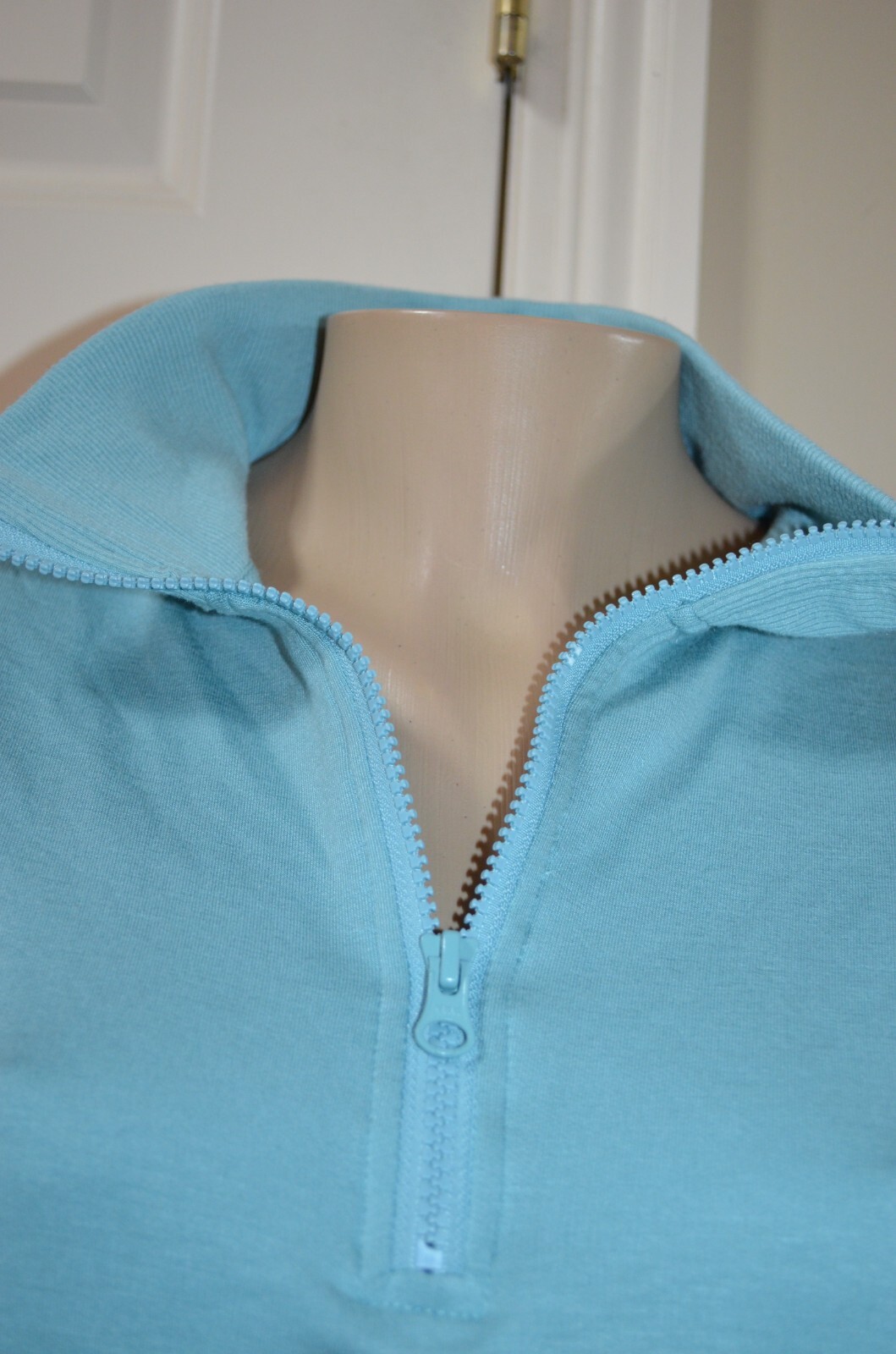 THREE DOTS ATHLEISURE ZIP NECKLINE PULLOVER TOP, size med