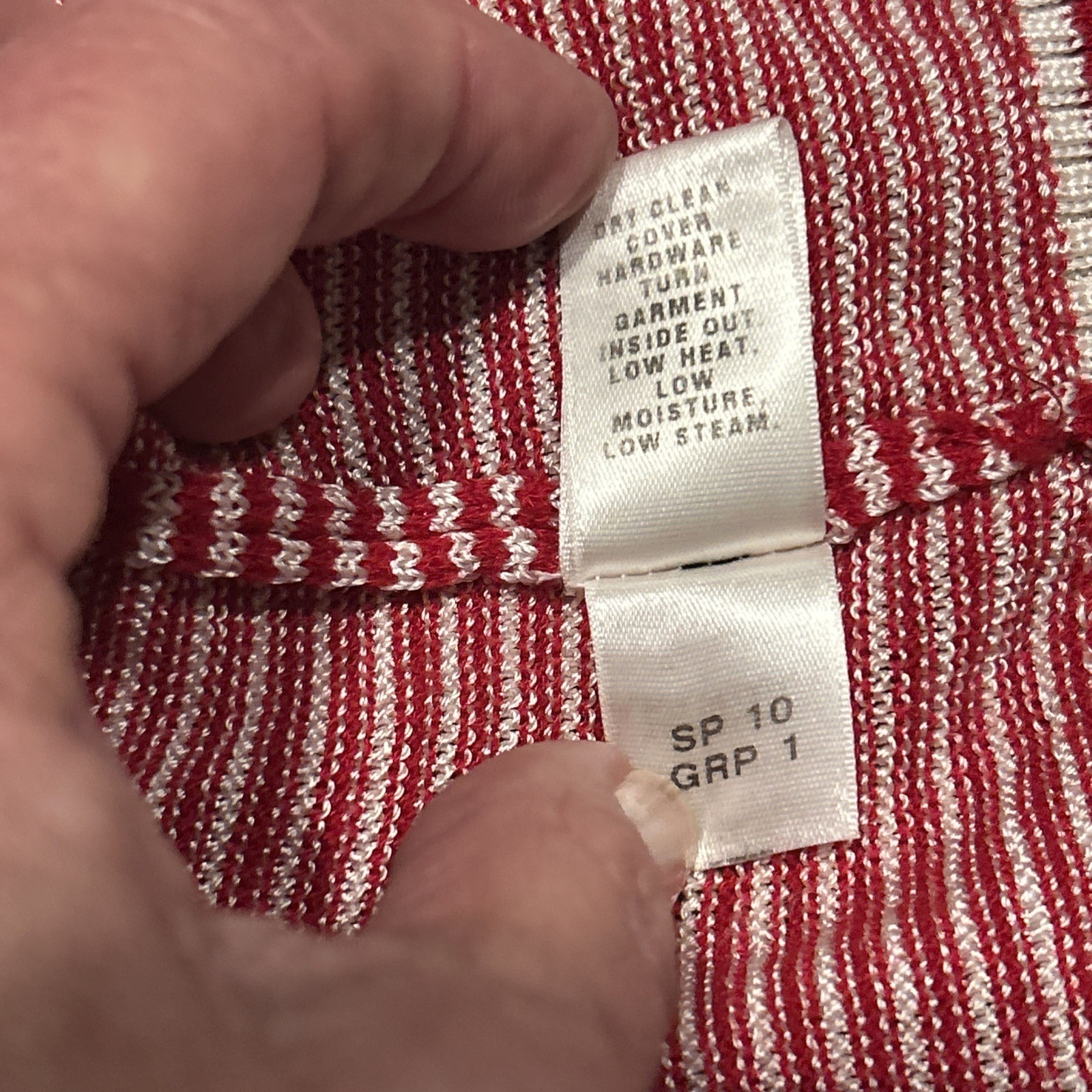 St.John Red White Striped Sleeveless Knit Top Mock Neck Rayon Wool blend Size M