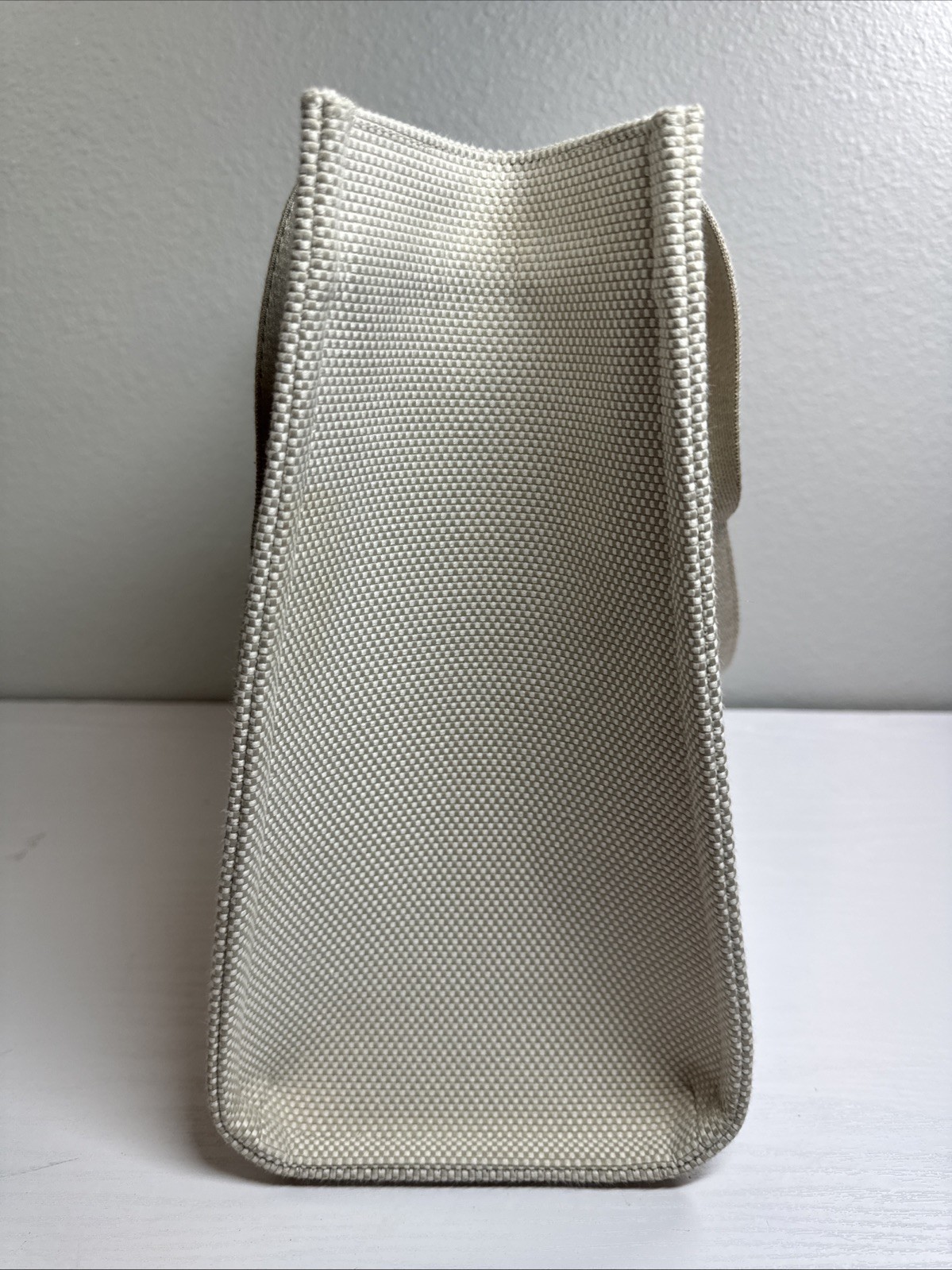 Lululemon Two-Tone Canvas Tote Bag Beige OS – Good Condition – Free Shipping!